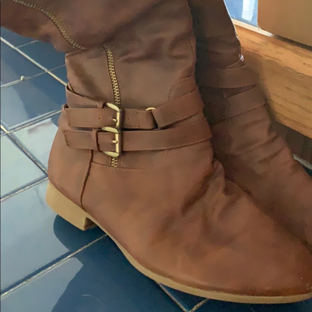 Size 8 riding boots barely worn perfect condition